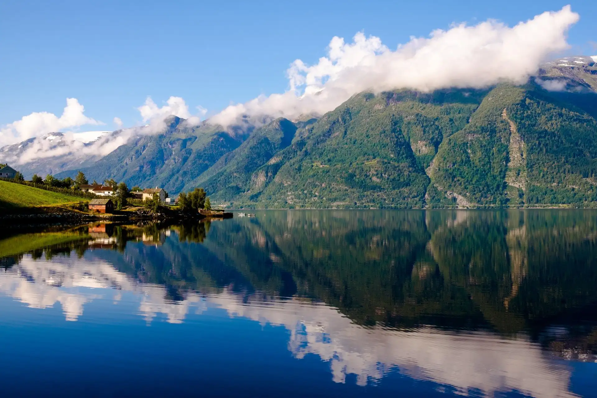 hardangerfjord norway hgr 146823 1920 photo shutterstock